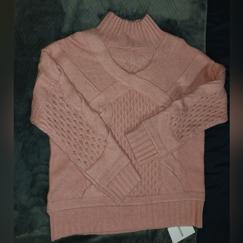 Naadom Collection NWT Luxe Movement Cable Turtleneck Size Medium Color Rose